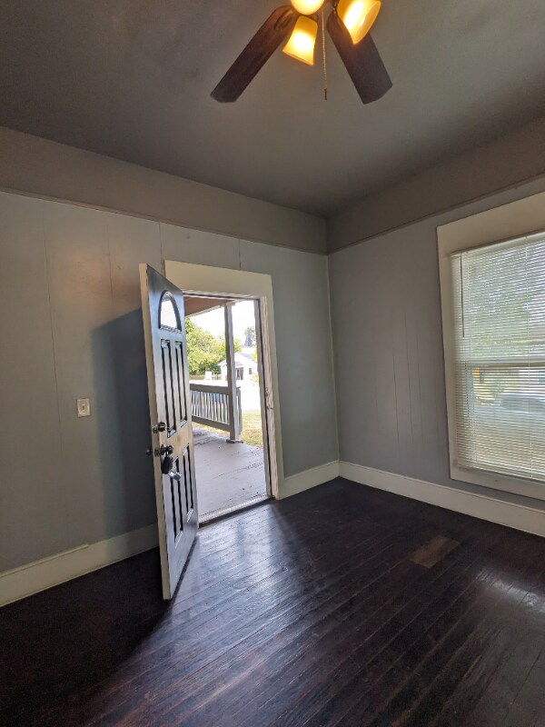 Photo - 410 E Day St