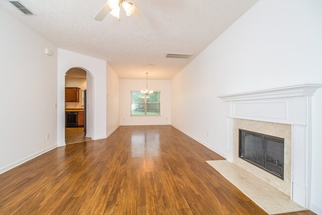 Photo - 1096 Shire Dr