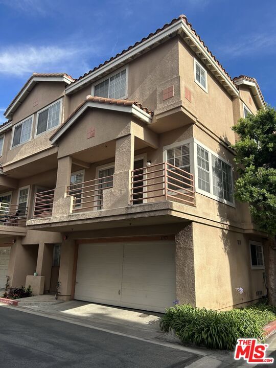 Building Photo - 13975 Lemoli Ave Rental
