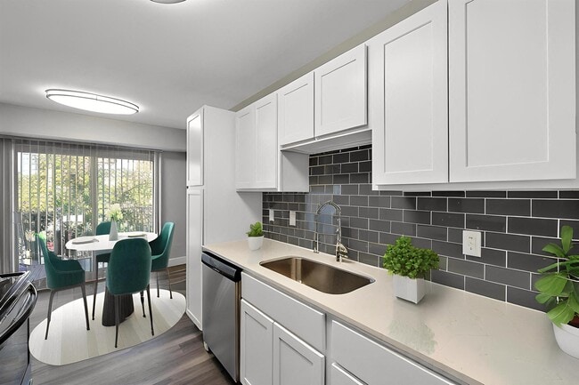 Photo - Sunnymede Apartments - Troy, MI