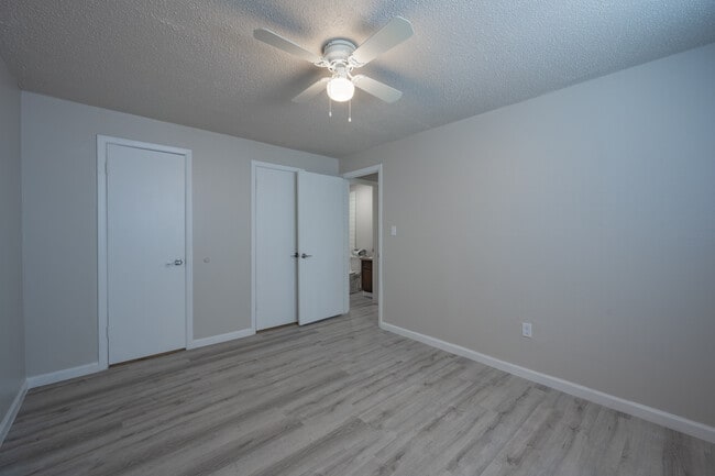Candlewyck Apartments