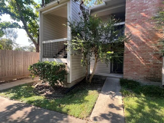 Photo - 17401 Red Oak Dr Condominio Unidad 83