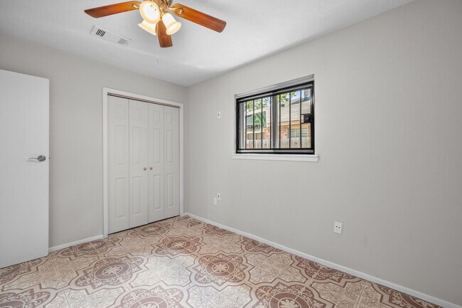 Building Photo - 6639 Indian Falls Dr