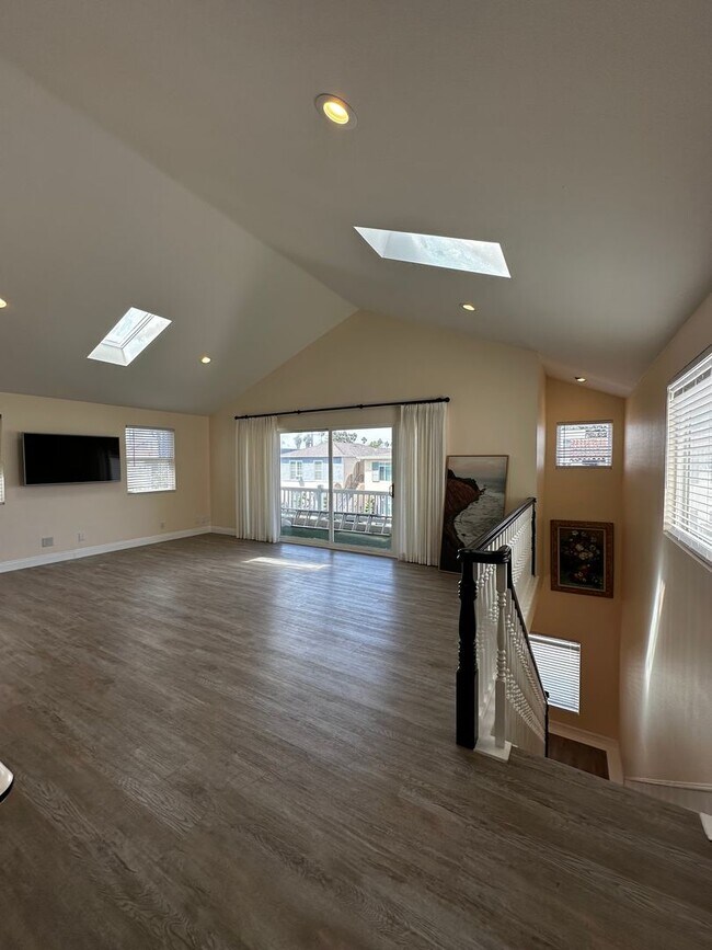 54 Pomona Ave Unit 1