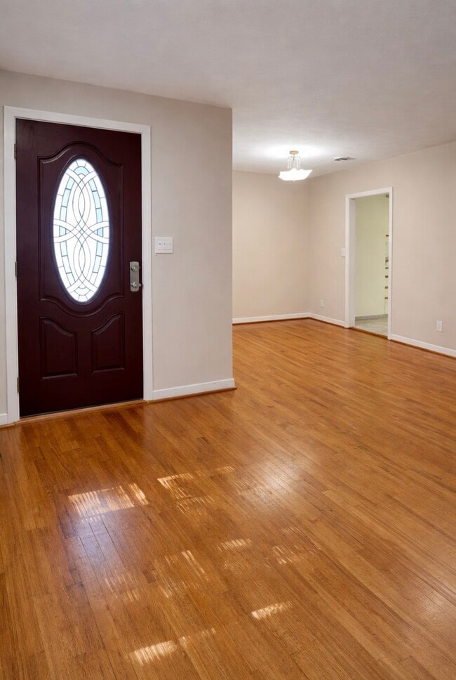 Photo - 6822 Neff St