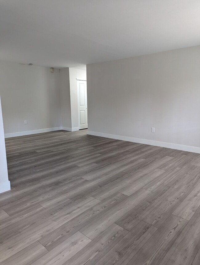 Photo - Bromley House