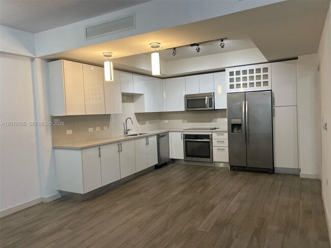 Building Photo - 999 SW 1st Ave Unit 1601