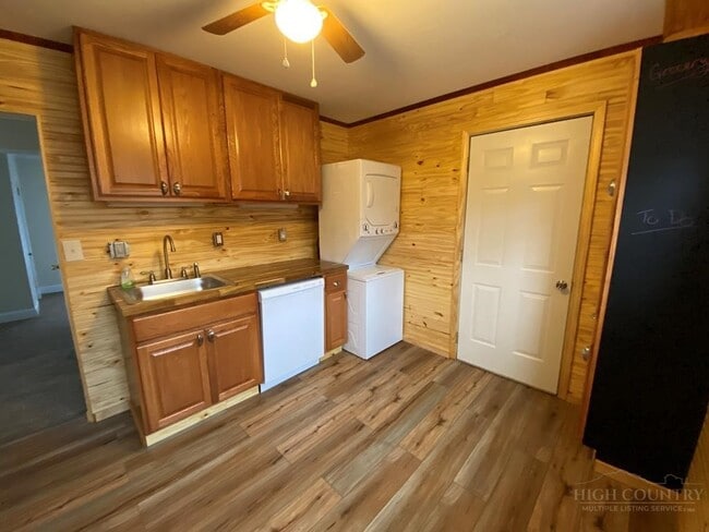 Photo - 11 E 5th St