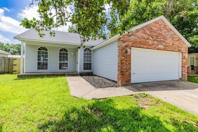 Photo - ***1502 Cresent***