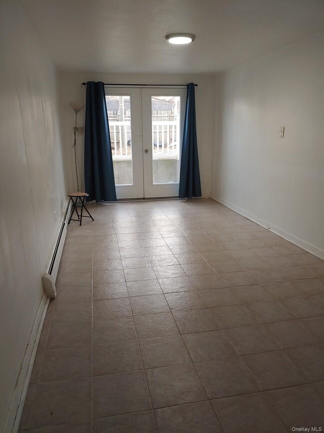 Photo - 88-29 Pontiac St