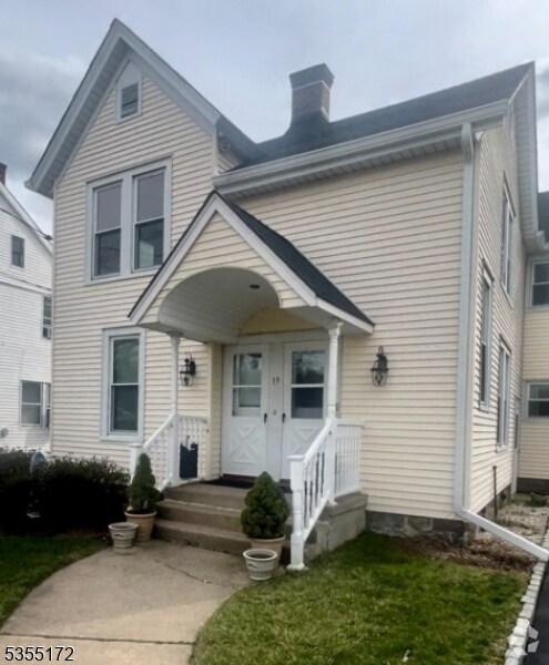Building Photo - 19 E Hanover Ave Rental