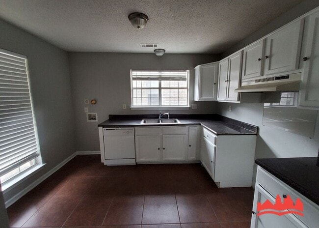 Photo - 3035 Meadows Ln