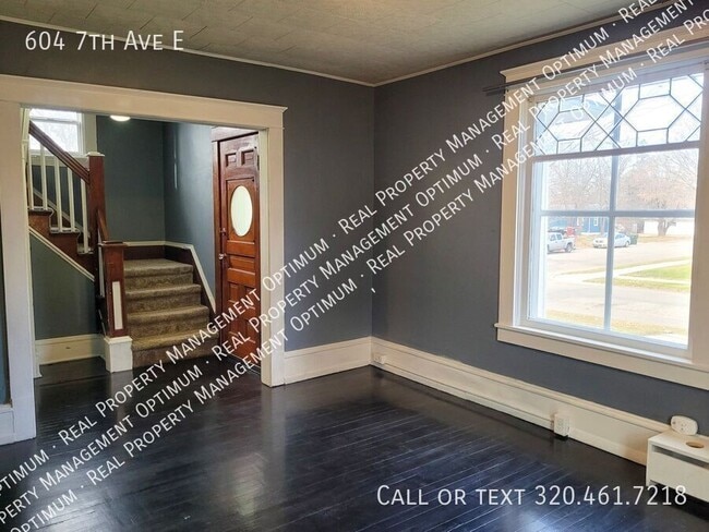 Photo - 604 7th Ave E