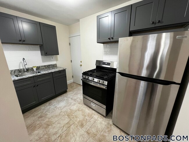 Photo - 248 Kelton St Unit 4