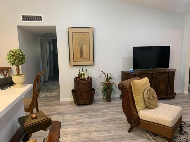 Photo - 1100 Duncan Cir Unidad 202