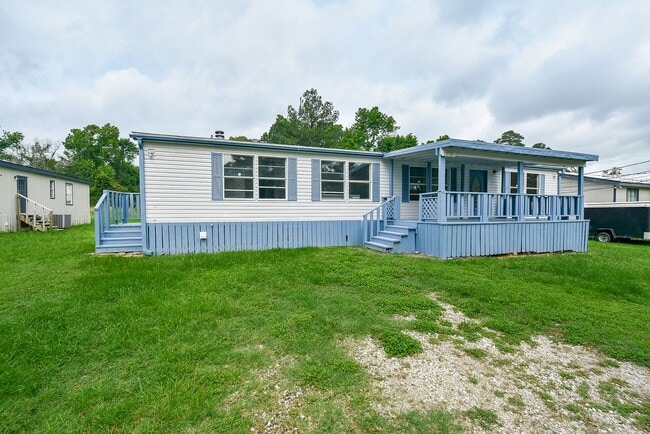 Building Photo - Double wide and magnificent Mobile Home in...