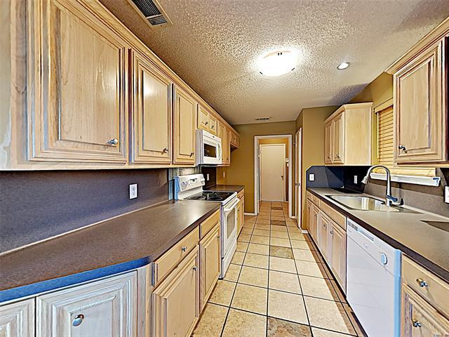 Photo - 1324 Meadow Rose Trail