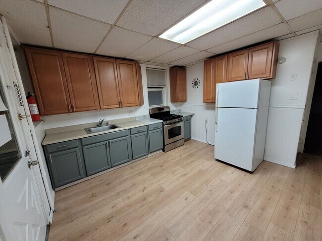 Photo - 80-82 Graham Avenue Unit 80