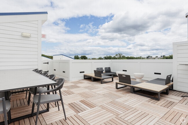 Roof Deck - Hedges at Hawthorne