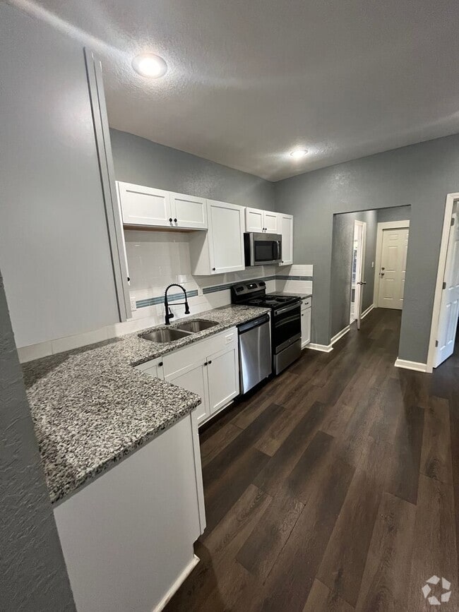 Building Photo - 4119 Oak St Unit A Rental