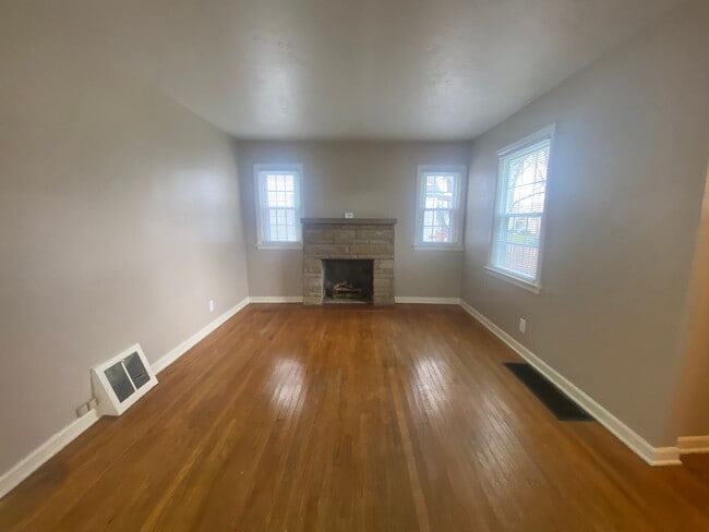 Photo - 4028 Monroe St