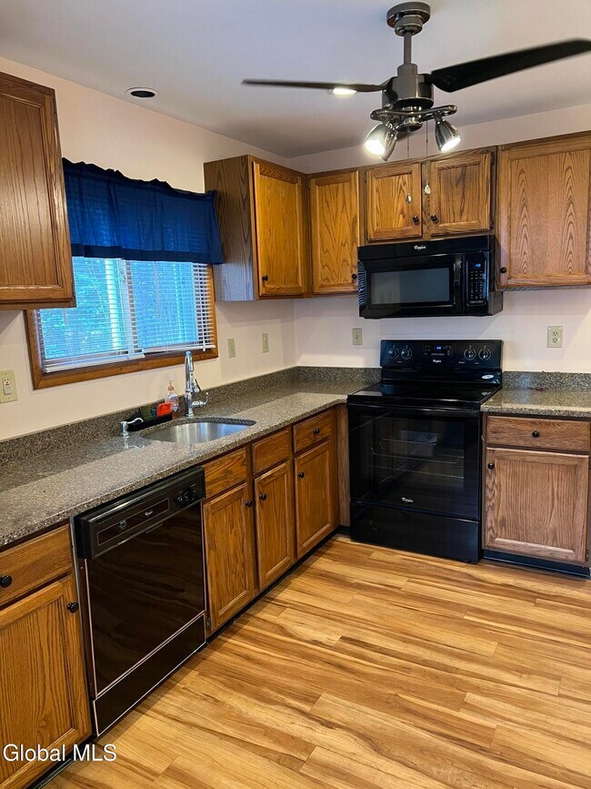 Photo - 43 Green Meadow Dr