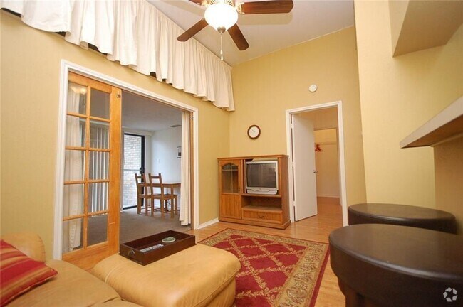 Building Photo - 1908 San Antonio St Unit 312 Rental