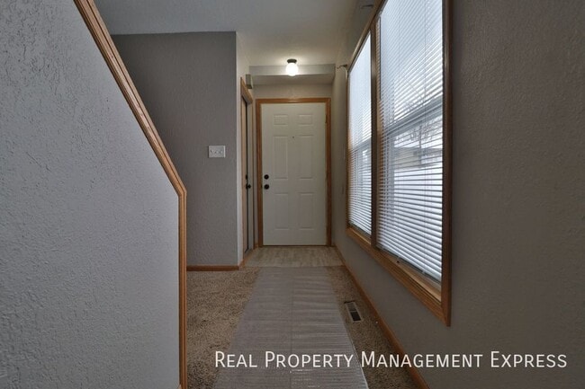 2709 E Klondike Trail