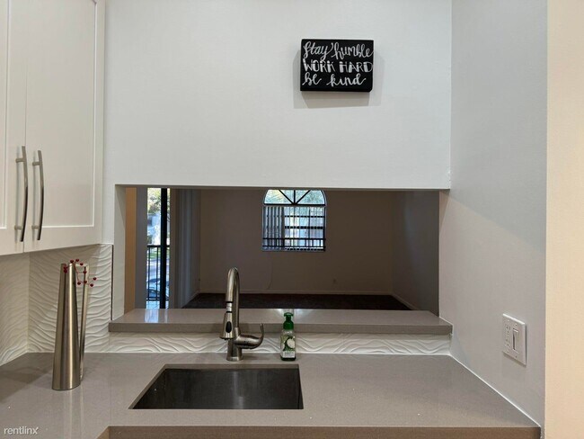 Photo - 3 br, 2 bath House - 5438 Verona Dr Apt I