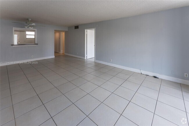 Building Photo - 410 NW 68th Ave Unit 205 Rental