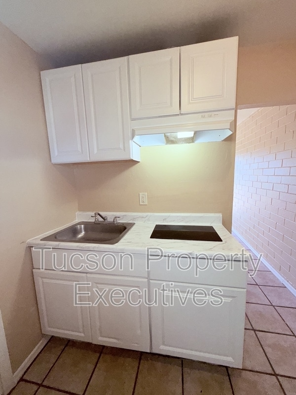 Photo - 232 W Flores St