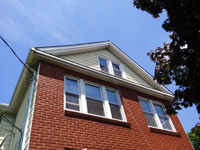 This is a very big basement that have is own door and all d rooms are big kitchen, big livingroom,bi - 123 Liberty St Unit 3