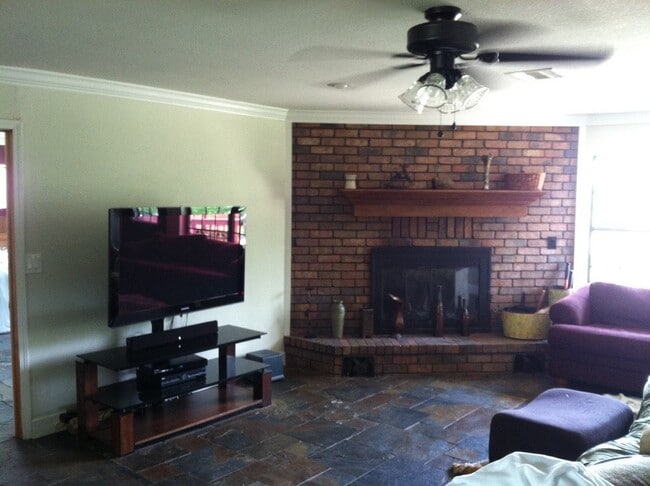 Photo - 3/2/2 Fenced yard, gunite pool and spa