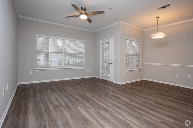 1BR, 1BA - 785SF Ground Floor