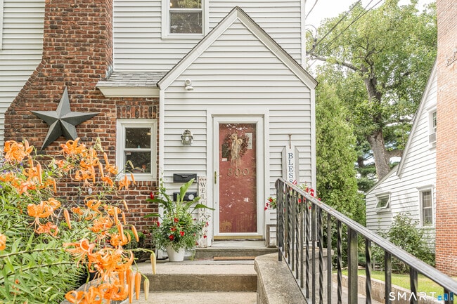 Photo - 300 Hubbard Ave