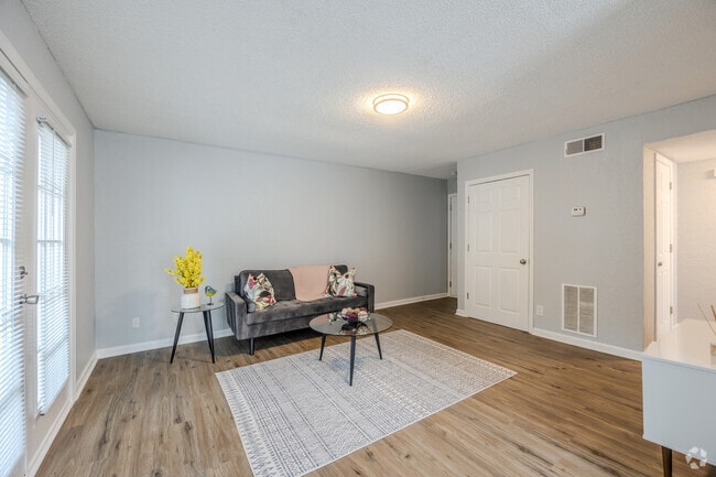 1BR, 1BA - 818SF - Living Room