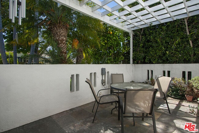 Photo - 1173 S Point View St