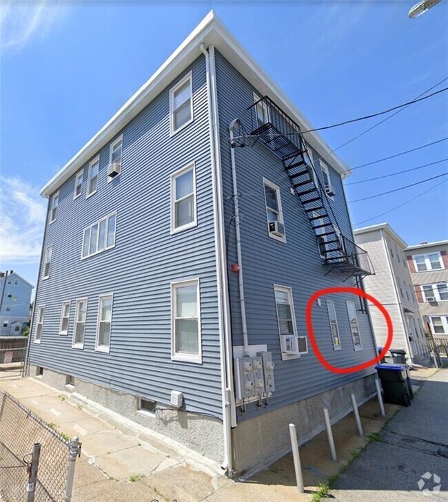 Building Photo - 7 Newton St Unit 1 R Rental