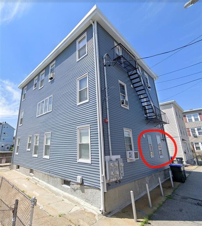 Building Photo - 7 Newton St Unit 1 R Rental