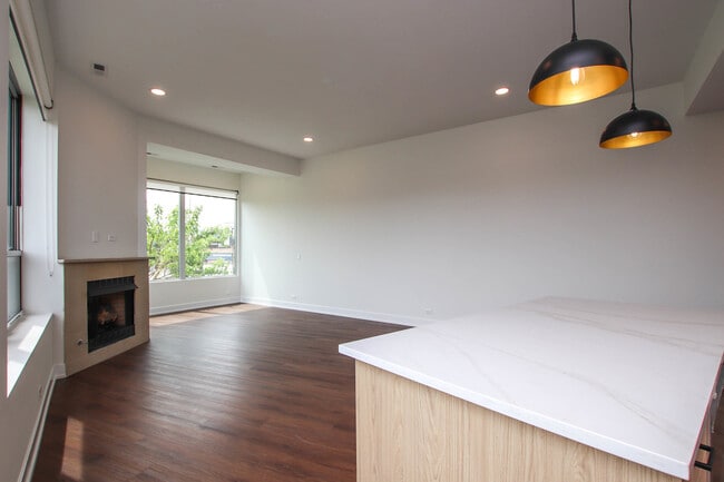 Photo - 1001 N Milwaukee Ave Unit 201