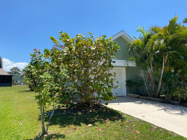 Photo - 1781 SE Linpark Ct