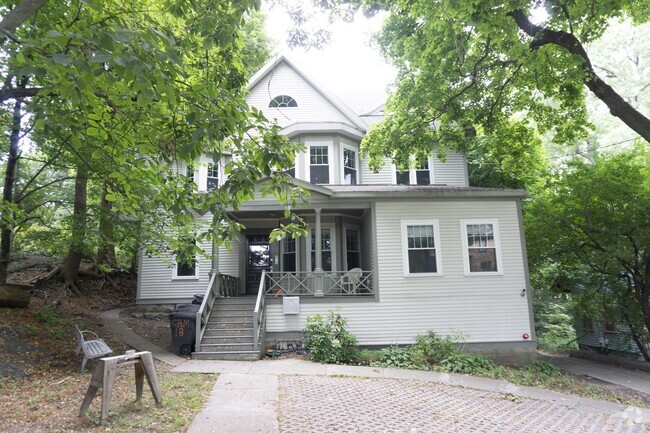 Building Photo - 18 Robeson St Unit #1 Rental