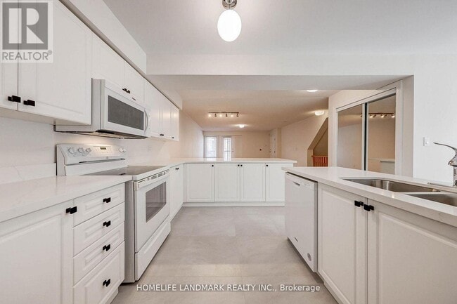 Photo - 118 Finch Ave W