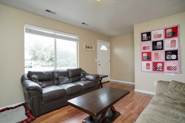 Photo - 672 E 950 S Unidad 1