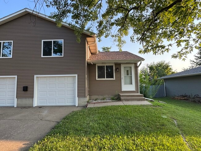 Photo - 110 W 46th St