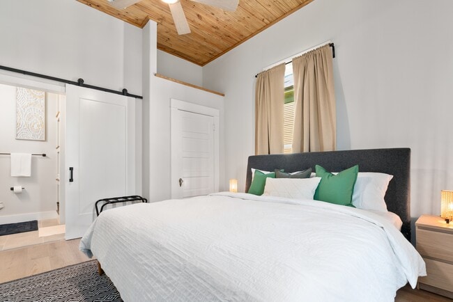 Photo - 308 Keller St