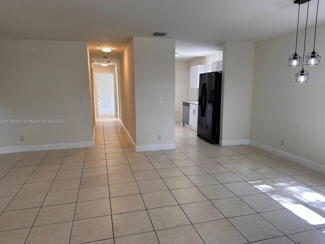 Photo - 5308 NE 2nd Ter