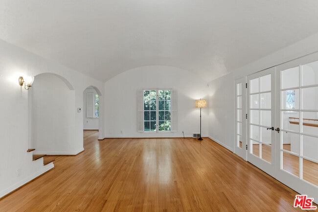 Photo - 3528 Fernwood Ave