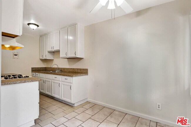 Photo - 1135 E Elk Ave Apartamento Unidad 3