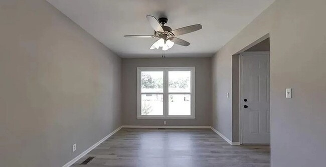 Photo - 1726 S Yale St